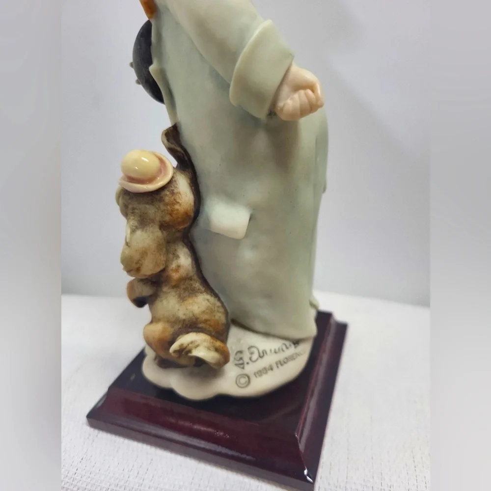 Giuseppe Armani Vintage Little Clown
Boy with Dog 8" Porcelain Figurine - Picture 2 of 9